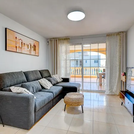 #bright Retreat With Lush Outdoor Space بالم مار